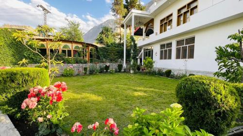 Κήπος έξω από το Gilgit Residency 4 Bed Rooms Luxurious Apartment