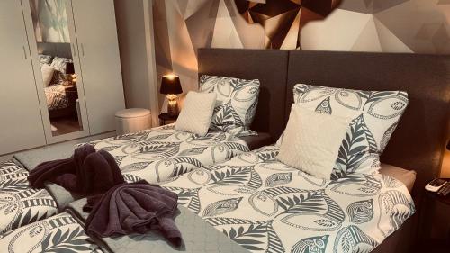 Postel nebo postele na pokoji v ubytování Silver Lake Apartman