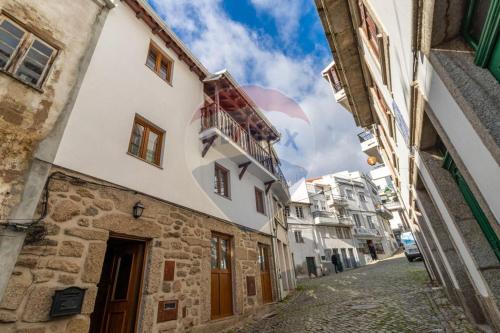 an alley in an old town with buildings at Casa da Vila - Manteigas in Manteigas