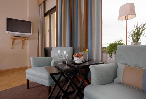 Home Hotel Wellington Image
