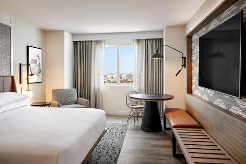 Sheraton Phoenix Downtown Image
