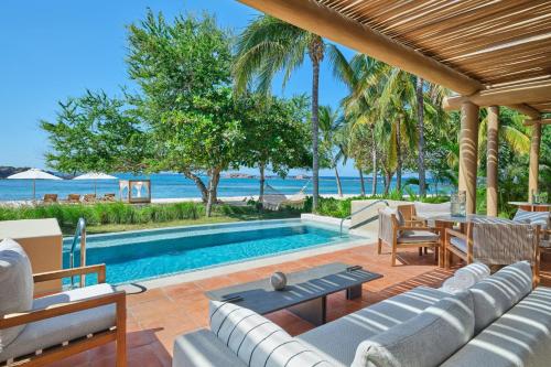 Bassenget på eller i nærheten av The St. Regis Punta Mita Resort