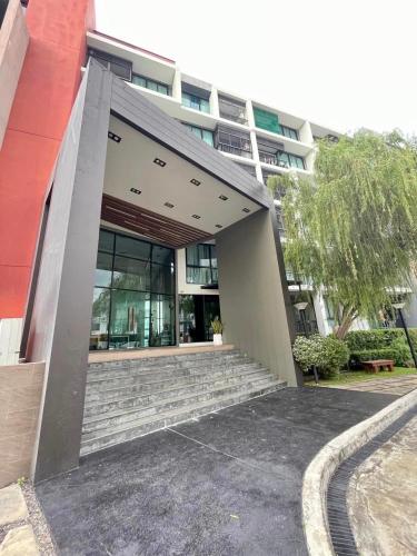 a building with a staircase leading into a building at The Keen Condo By Fiat 607 in Ban Don Wai