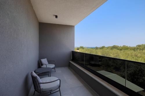 Μπαλκόνι ή βεράντα στο Villa Loreta near Fažana for 7 plus 1 people with luxury private jacuzzi only 600 meters from sea