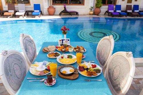 Jídlo v hotelu nebo okolí