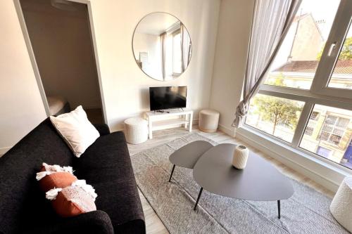Televízia a/alebo spoločenská miestnosť v ubytovaní Nancy Centre Gare Appartement rénové 3 chambres