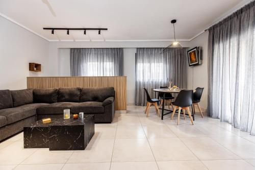 Spacious 3-bedroom apartment with WiFi, AC in charming Kalamaria - mountain view