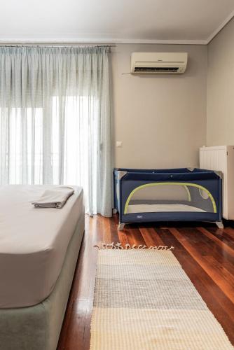 Spacious 3-bedroom apartment with WiFi, AC in charming Kalamaria - mountain view