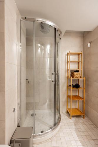 Spacious 3-bedroom apartment with WiFi, AC in charming Kalamaria - mountain view