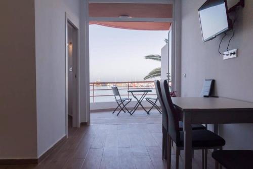 Paseo Marítimo, Los Cristianos Over the sea FREE WIFI