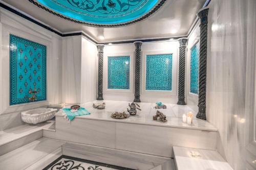 A bathroom at Seven Hills Palace & Spa