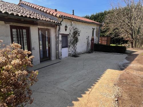 Photo de la galerie de l'établissement Wisteria & Jasmine, à Génouillé