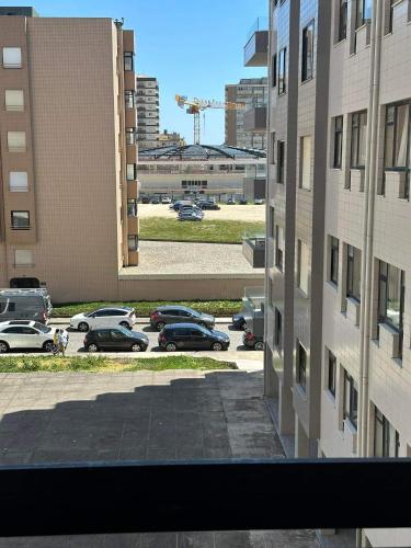 a view of cars parked in a parking lot at Chilas in Póvoa de Varzim