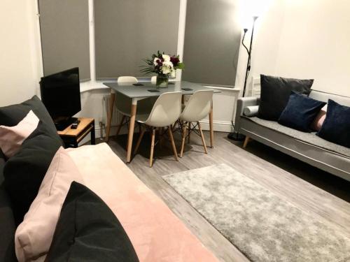 a living room with a table and a couch at Brighton 2 Bed 2 Bath & Terrace in Brighton & Hove