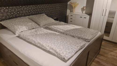 Postel nebo postele na pokoji v ubytování Ferienwohnung Lilith
