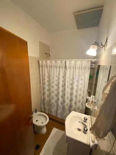 a bathroom with a sink and a toilet and a shower at Casa centro Urquiza in Gualeguaychú