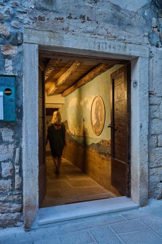 a woman walking through a tunnel in a building at Villa Porta no in Bale