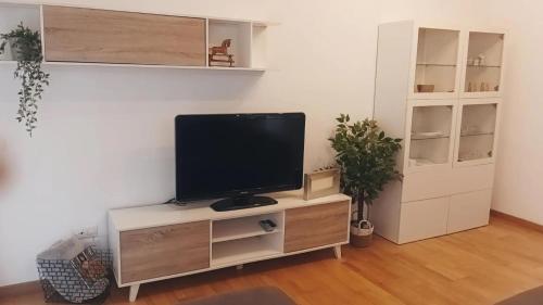 a television on a stand in a living room at Lo raconet de Pilar in Sant Carles de la Ràpita