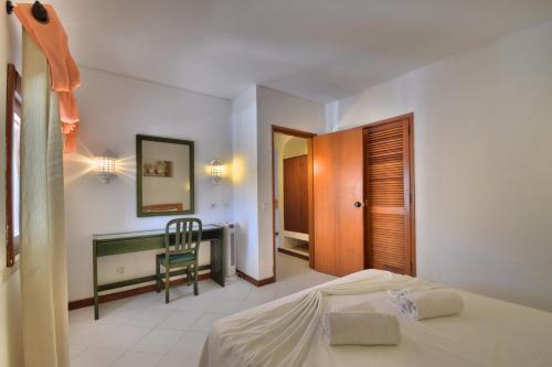 a bedroom with a bed and a desk with a chair at Bellavista Avenida By BeGuest in Albufeira