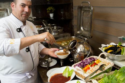 a man is preparing food in a kitchen at Faraj Almadina Hotel in Al Madinah