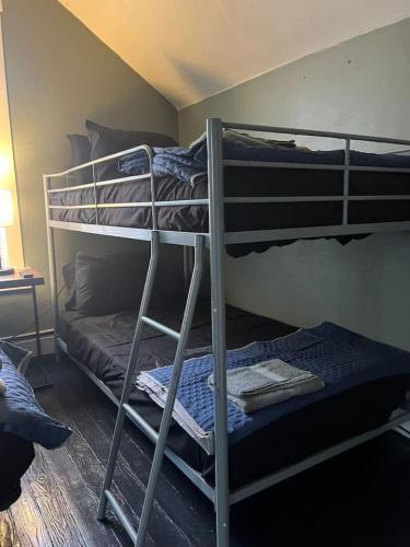 a bunk bed room with two bunk beds at Beautiful Country Home 7 Beds Sleeps 9 in Johnstown