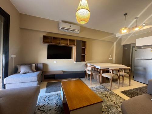 Khu vực ghế ngồi tại Makadi home lake view & garden