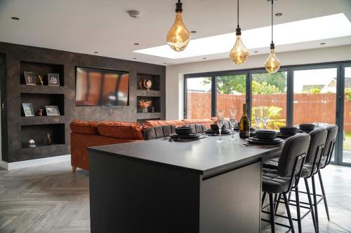 a kitchen and living room with a table and chairs at Modern&Luxury House Near City Centre in York
