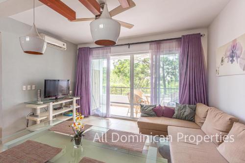TV a/nebo společenská místnost v ubytování "Infinity Blue", Private Beach!