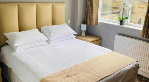 Cama o camas de una habitación en The Liversedge, 64 Leeds Road