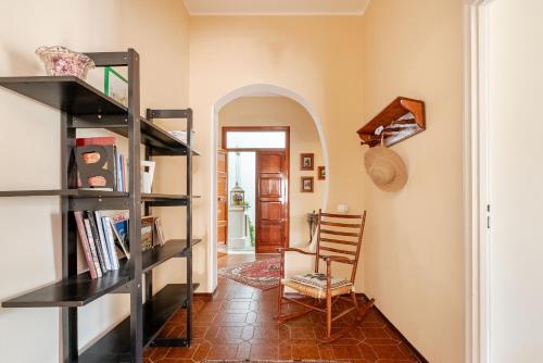 Biblioteca nella casa vacanze
