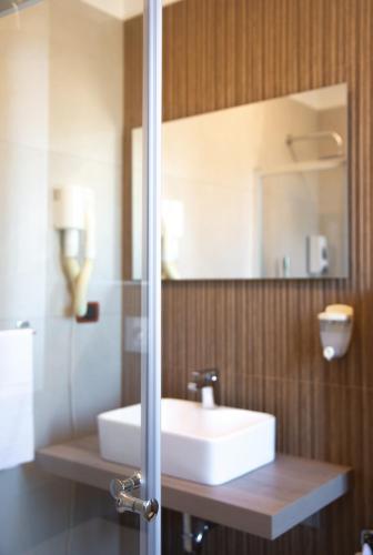 a bathroom with a white sink and a mirror at Hotel Ristorante Europa in Venticano
