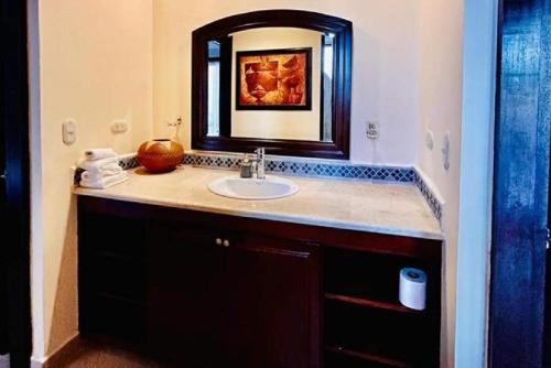 Φωτογραφία από το άλμπουμ του Apartamento de Lujo en Playa Jacó, Frente al Mar, Wifi, AC, Parqueo Privado y Piscinas σε Jacó