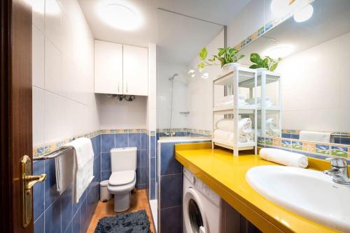 a bathroom with a sink and a washing machine at Apartamento La Falúa in Lajita