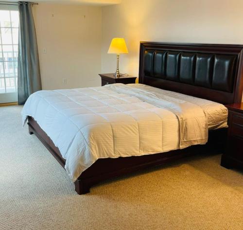 Postel nebo postele na pokoji v ubytování Premier Ocean-Side 2BR at Grand Victorian