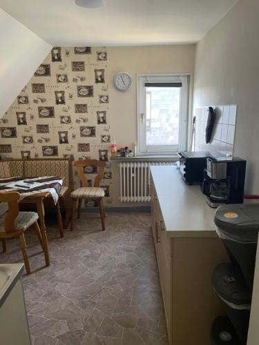a kitchen and dining room with a table and a counter top at Familie Alber 1P in Elze