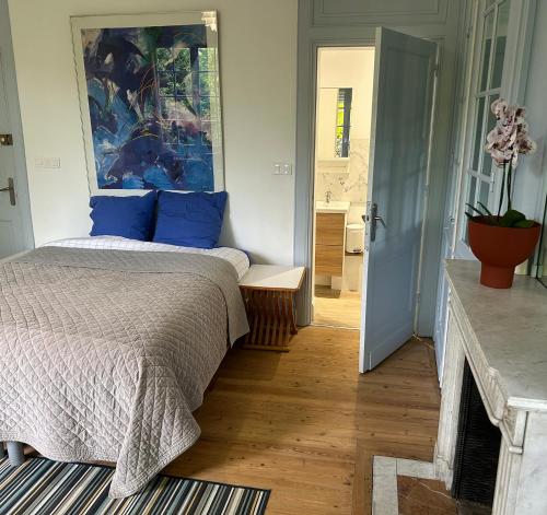 Equilibrium Family House by E