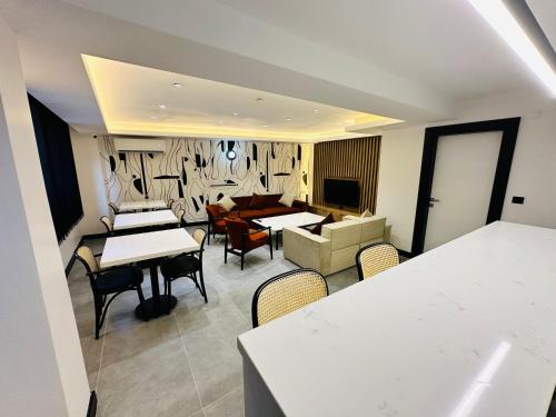 Ruang duduk di Rose Point Residence