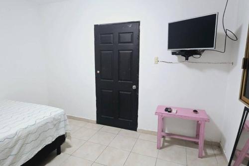 Μια τηλεόραση ή/και κέντρο ψυχαγωγίας στο Casa Albam Close to Beaches Malls 15min Airport