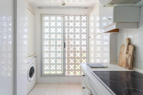 Poniente Luxe Oasis - Modern, Quiet & Steps from Sea photo 11