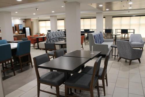 Restoran atau tempat lain untuk makan di Holiday Inn Express Birmingham Irondale East by IHG