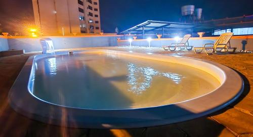 Bazén v ubytování PORTAL PARQUE HOTEL nebo v jeho okolí