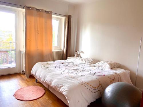 Postel nebo postele na pokoji v ubytování Superbe maison avec jardin