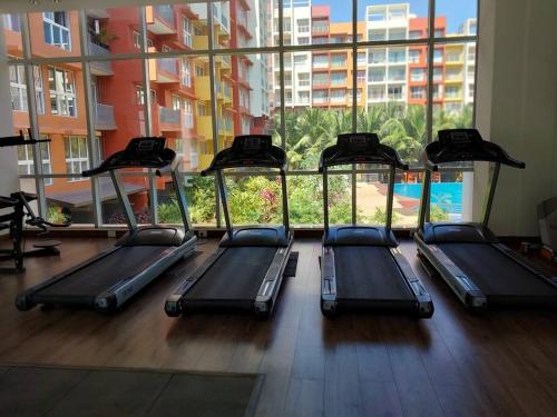 Фитнес-центр и/или тренажеры в Lovely 1BHK High end Amenities, near Dabolim Apartment