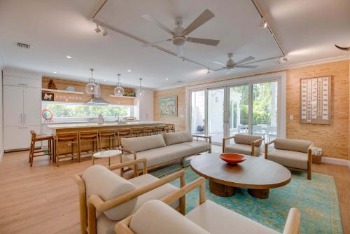 Χώρος καθιστικού στο Rigby House - Brand New with Private Pool