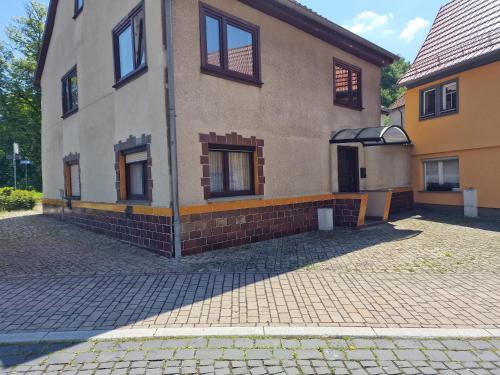 an exterior view of a house at Exklusives Zimmer mit geteiltem Bad und Küche KG in Stadtilm
