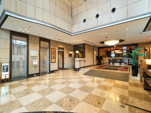 a lobby of a building with a large room at APA Hotel Takaoka Marunouchi in Takaoka