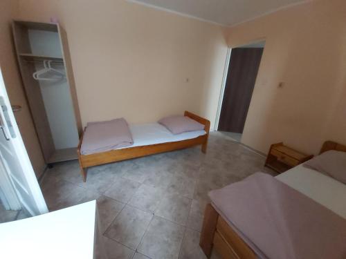 a small bedroom with a bed in a room at Stacja Ketmia in Plecka Dąbrowa