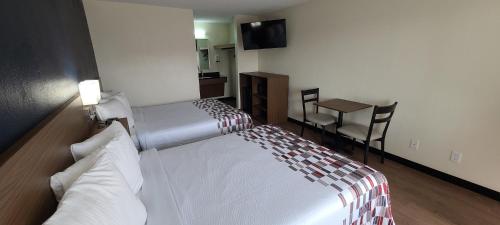 Red Roof Inn Byronにあるベッド