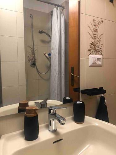 a bathroom with a sink with a mirror and a shower at 19gradini in Putignano