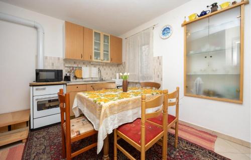 Gorgeous Apartment In Kastel Stari With Wifi